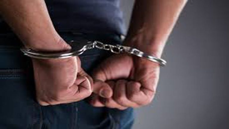 Police arrest 2 drug peddlers in Kulgam