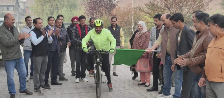 Director Agriculture flags-off Bicycle Man of India on a cycle ride under Mission Organic Kashmir