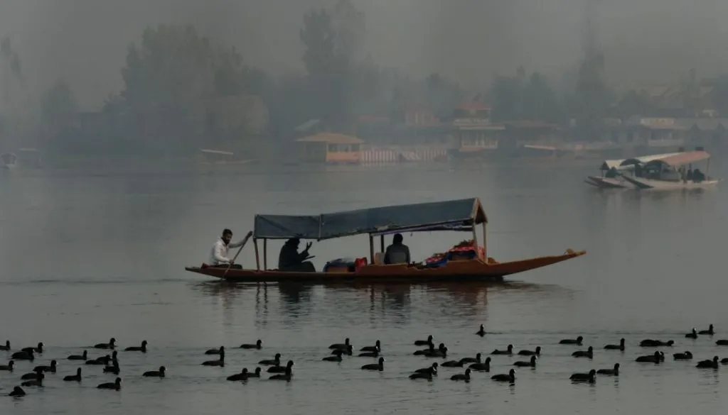 "Srinagar Witnesses -5.5°C as Intense Cold Wave Hits Kashmir"