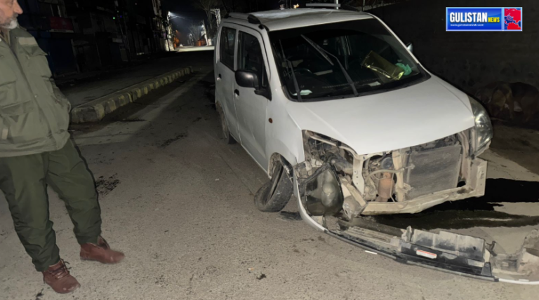 Two Injured as Car Collides with Divider in Handwara GulistanNewsTv