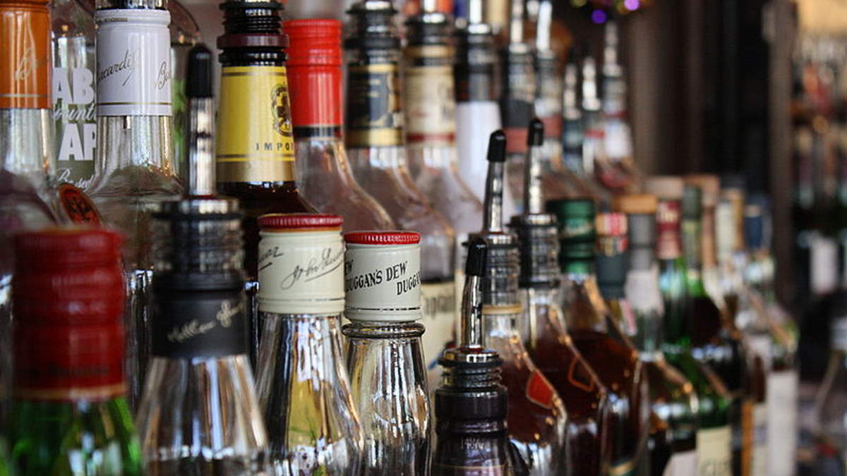 J&K govt to invite bids for establishment of more than 200 liquor outlets