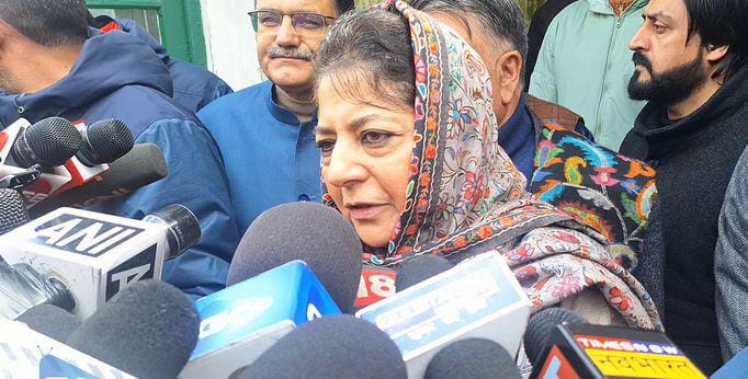 Pitting Hindus, Muslims against each other to have dangerous consequences: Mufti - Gulistan News Tv